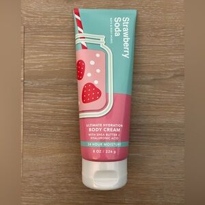 ✨Bath & Body Works Strawberry Soda Body Cream (Full Size) ✨